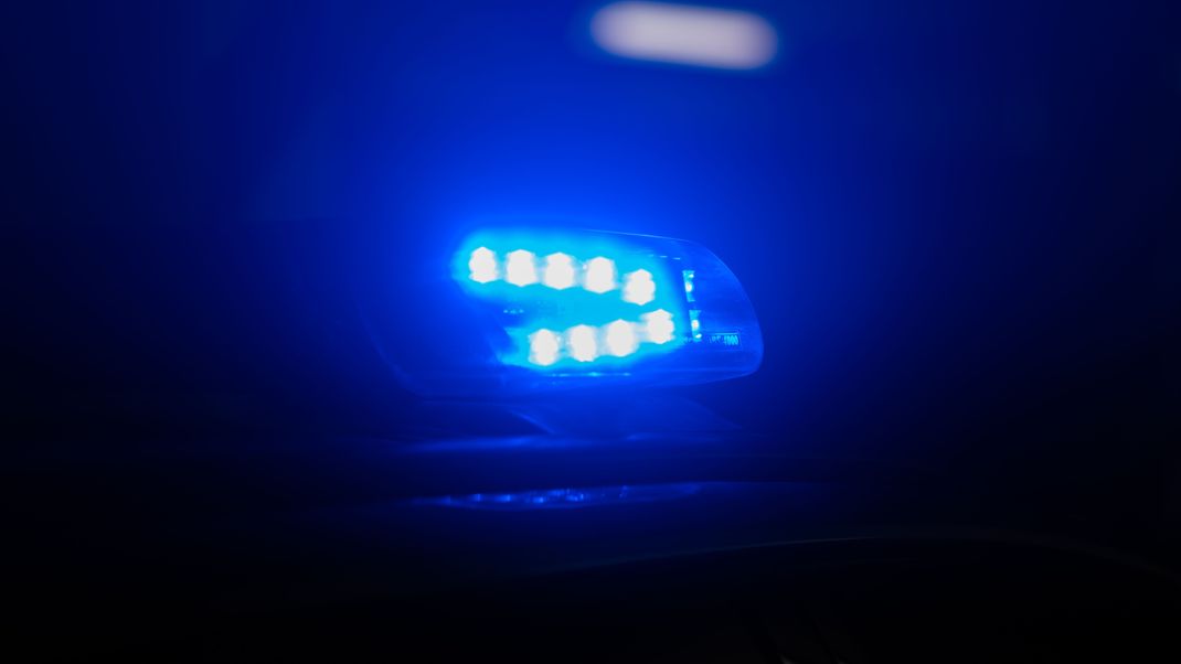 Ein Sturz dreier Jugendlicher sorgte in Rheinland-Pfalz für einen größeren Polizeieinsatz. (Symbolbild)