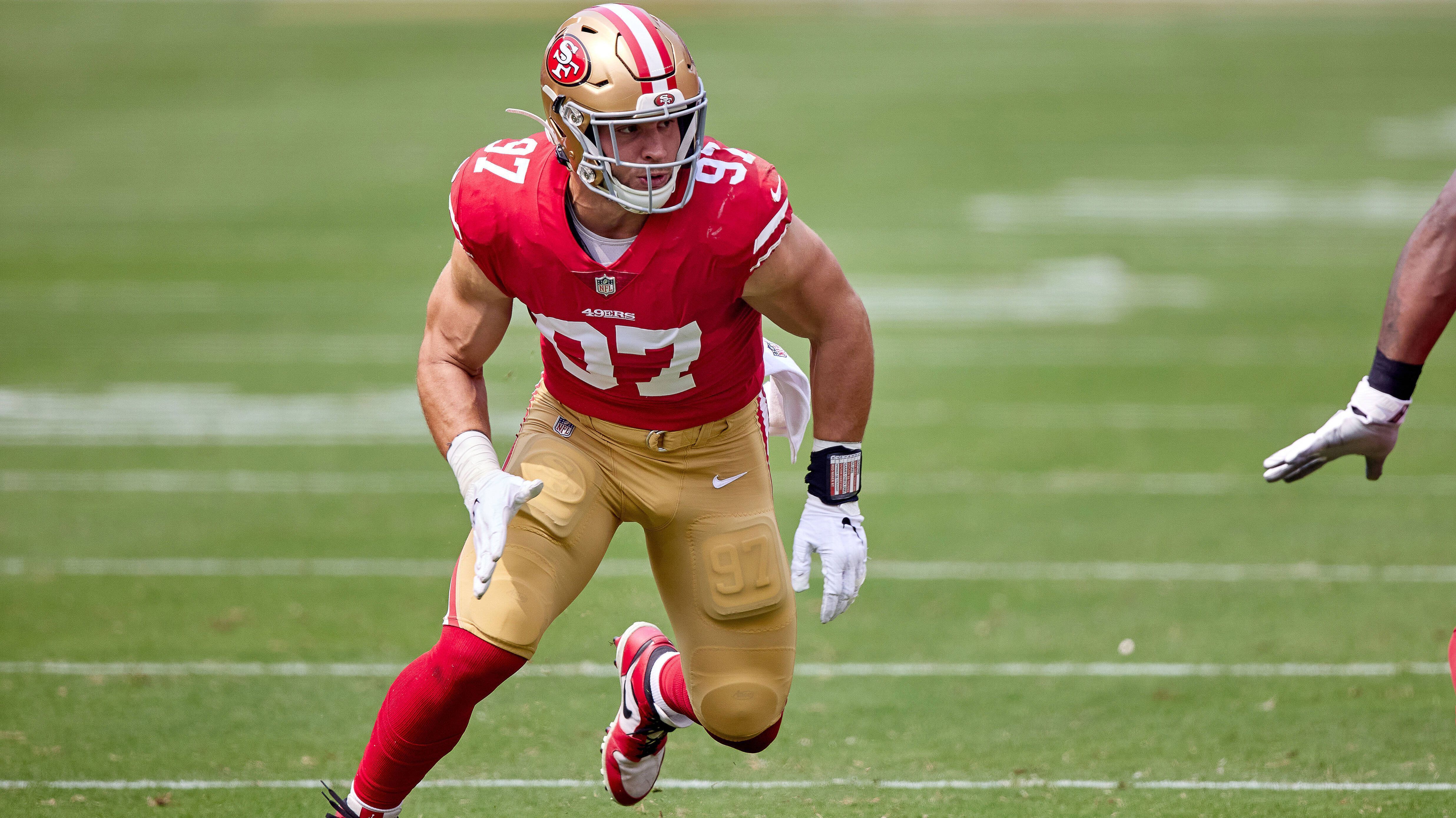 
                <strong>Platz 4: Nick Bosa (Defensive End, San Francisco 49ers)</strong><br>
                Auf Platz vier ist noch ein Bosa zu finden: Nick Bosa von den San Francisco 49ers. Seine Quote liegt mit 100 Dollar Einsatz bei +1100 US-Dollar. Jedoch: Der Defensive End kehrt nach einem Kreuzbandriss in der Vorsaison erst von einer schweren Verletzung zurück.
              