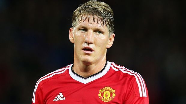 
                <strong>Bastian Schweinsteiger 2015</strong><br>
                Bastian Schweinsteiger - 2015. Mit gezieltem Blick nach vorne gibt Schweinsteiger heute den ruhigen Leader auf dem Platz. 
              