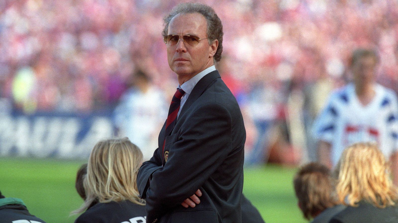 
                <strong>Frank Beckenbauer (1. Amtszeit)</strong><br>
                &#x2022; Bayern-Trainer von Dezember 1993 bis Juni 1994<br>&#x2022; Tage im Amt: 184<br>&#x2022; Bilanz der ersten sechs Spiele: vier Siege, ein Remis, eine Niederlage<br>
              