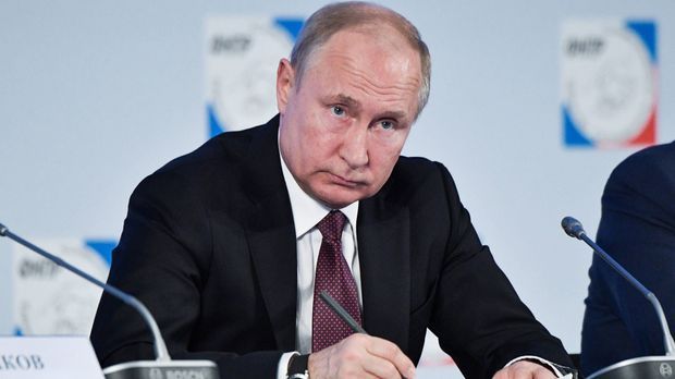 Wladimir Putin fordert nach dem neuerlichen Drohnenangriff auf Moskau eine bessere Flugabwehr.