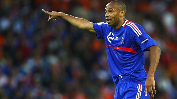 
                <strong>Platz 8: Thierry Henry</strong><br>
                Platz 8: Thierry Henry - 6 Tore. Der Franzose spielte bei drei Europameisterschaften: 2000, 2004 und 2008. In elf Spielen traf er sechs Mal.
              