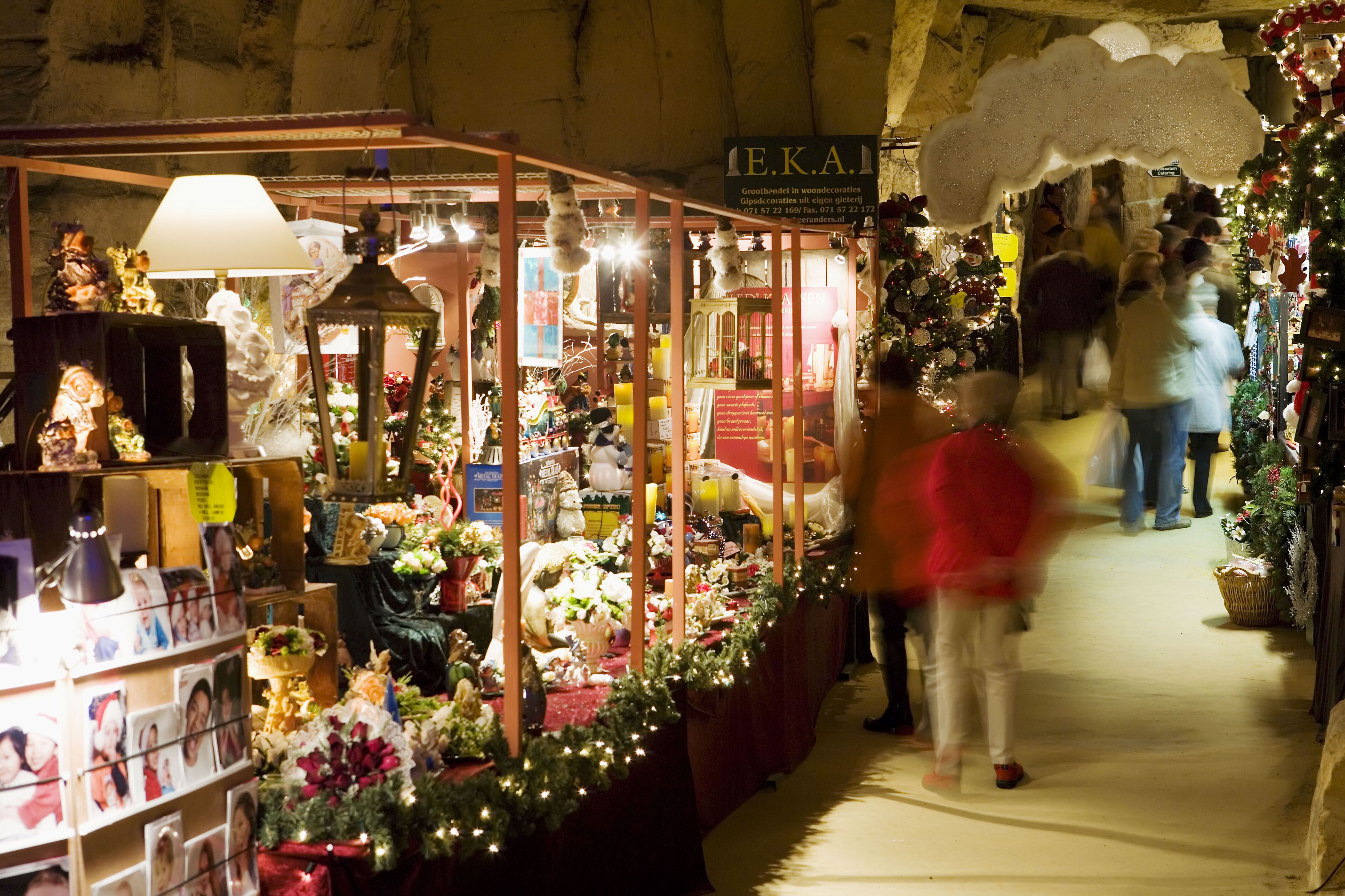 Platz 7: Valkenburg aan de Geul in den Niederlanden bringt durch seine Höhlen eine besonders schöne Atmosphäre für den Weihnachtsmarkt.