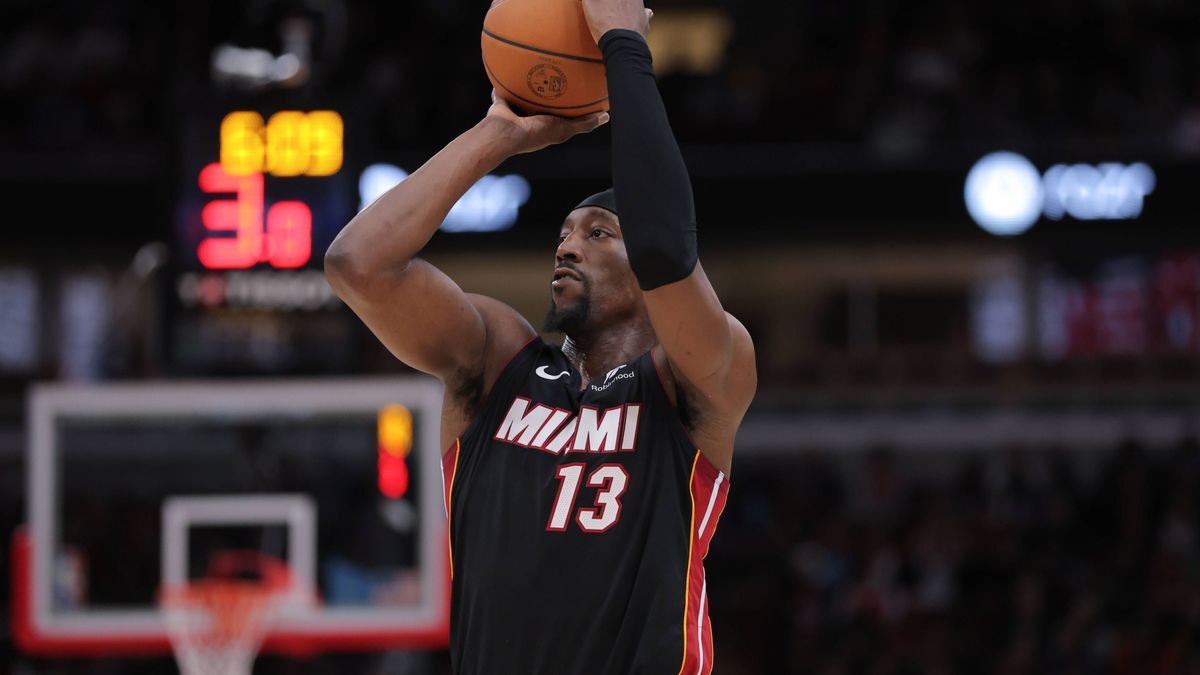 CHICAGO, IL - FEBRUARY 04: Bam Adebayo 13 of the Miami Heat shoots the ball during the second half against the Chicago Bulls on February 4, 2025 at the United Center in Chicago, Illinois. (Photo by...