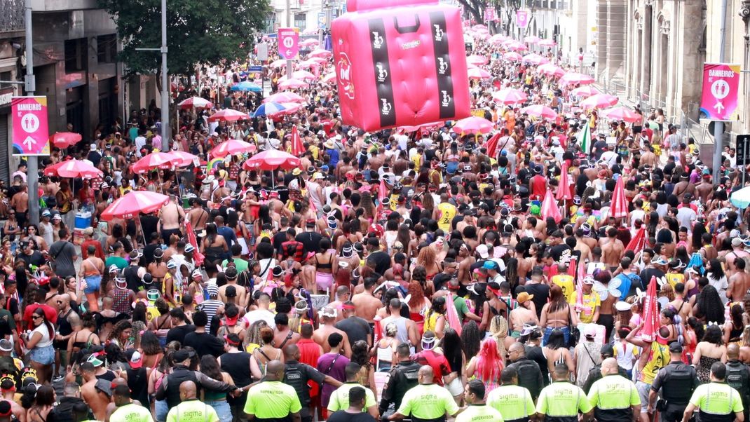 Blocos beim Karneval auf der Primeiro de Marco Avenue im Zentrum der Stadt Rio de Janeiro.