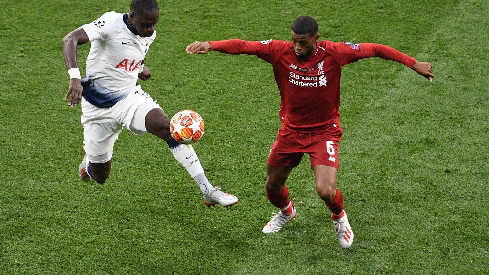 
                <strong>Georginio Wijnaldum (FC Liverpool)</strong><br>
                Offensiv unauffällig, dafür in die andere Richtung umso wichtiger. Im Kollektiv mit seinen Mittelfeldkollegen Fabinho und Henderson sehr gut abgestimmt im Spiel gegen den Ball und der defensiven Grundordnung. Macht in der 62. Minute Platz für Routinier Milner. ran-Note: 3
              