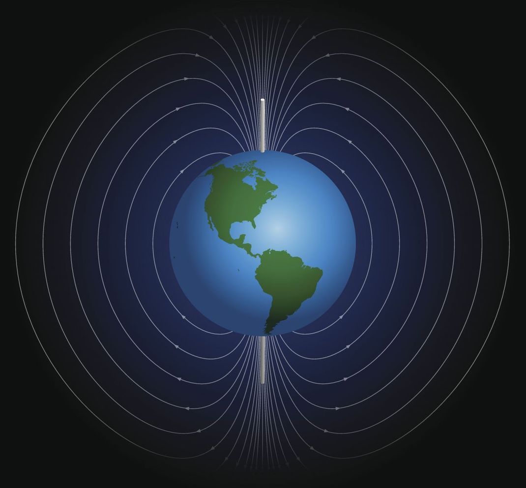 Das Magnetfeld umgibt die komplette Erde. Zwischen dem magnetischen Nord- und Südpol ist die Kraft am stärksten.