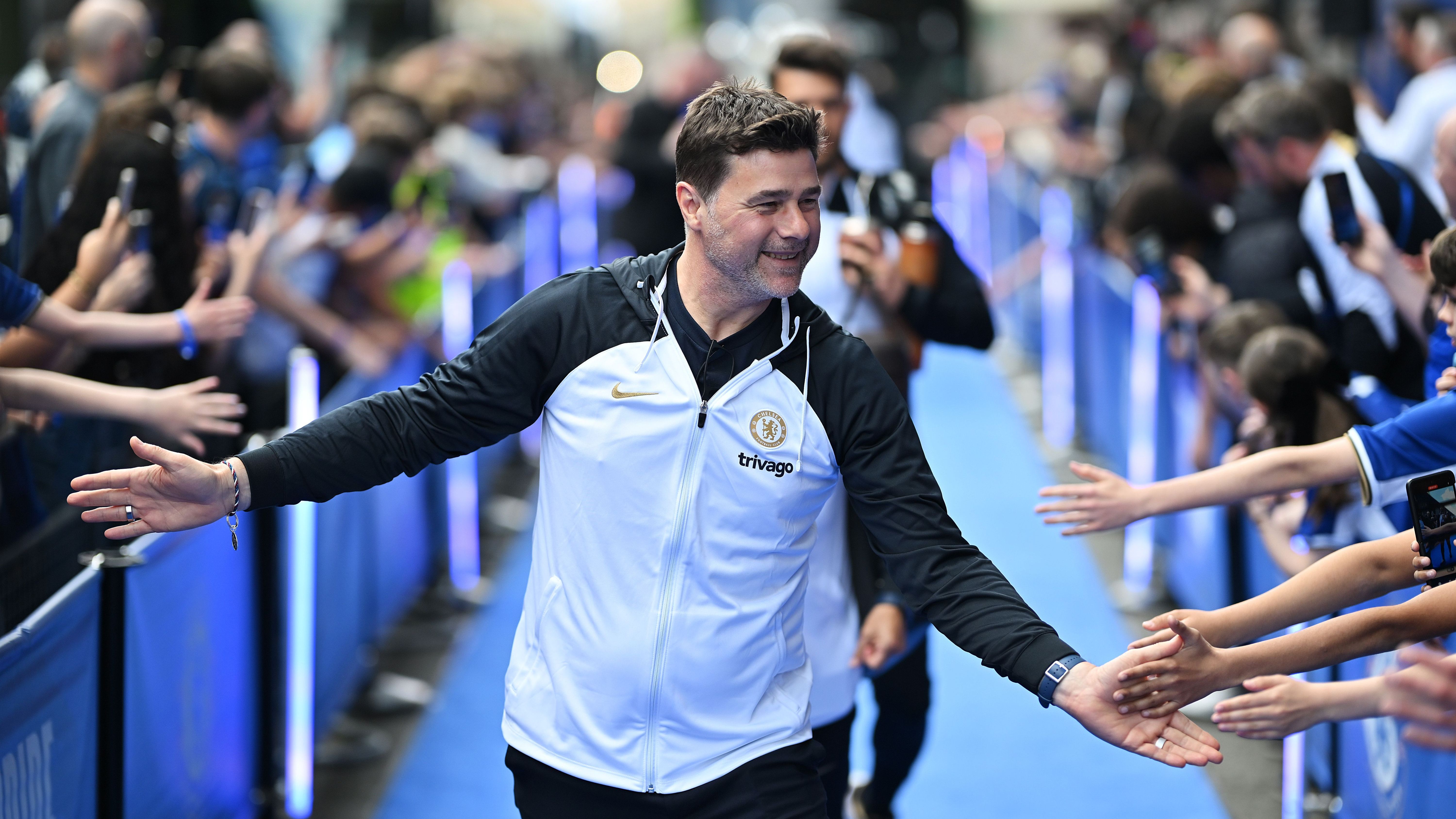 <strong>FC Chelsea</strong><br>Abschied nehmen heißt es auch für Mauricio Pochettino nach nur einem Jahr beim FC Chelsea. Lange Zeit dümpelte das Team des Argentiniers im Mittelfeld der Premier League herum, letztlich gelang mit Platz sechs noch die Qualifikation für den Europapokal. Zu wenig für die Ansprüche des Klubs. Mal schauen, wer sich künftig beim ungekrönten Transfer-Weltmeister versuchen darf.