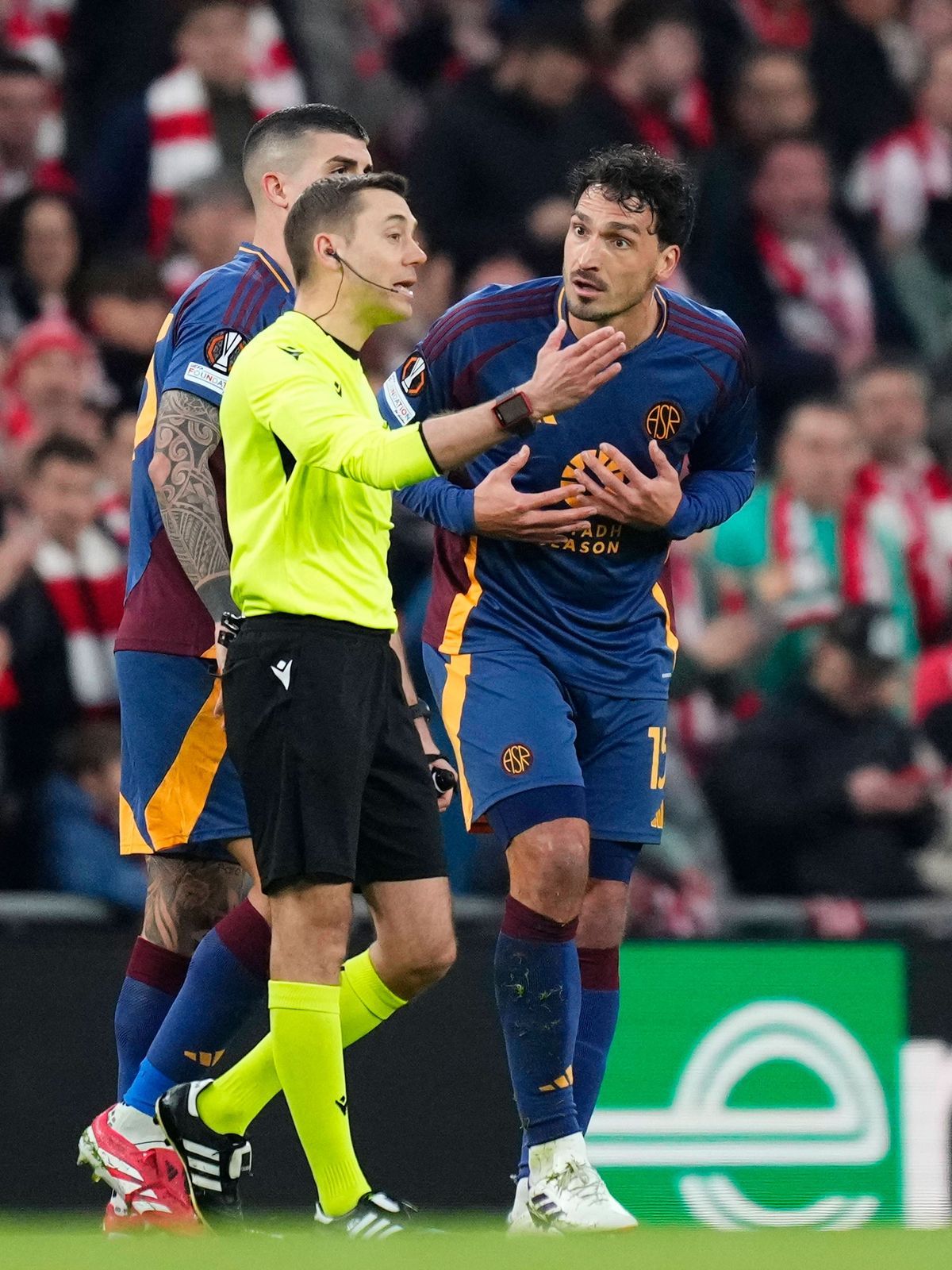 Athletic Club v AS Roma - UEFA Europa League 2024 25 Round of 16 Second Leg Mats Hummels centre-back of Roma and Germany is shown a red card during the UEFA Europa League 2024 25 Round of 16 Second...