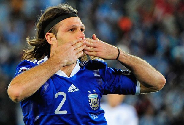 
                <strong>Martin Demichelis (33, Argentinien)</strong><br>
                Der Argentinier gab 2010 sein WM-Debüt in Südafrika. Dort schied er mit seiner Mannschaft im Viertelfinale gegen Deutschland aus. Die letzte Chance für den Abwehrspieler den wichtigsten Pokal im Fußball zu gewinnen, ist die WM in Brasilien. 
              
