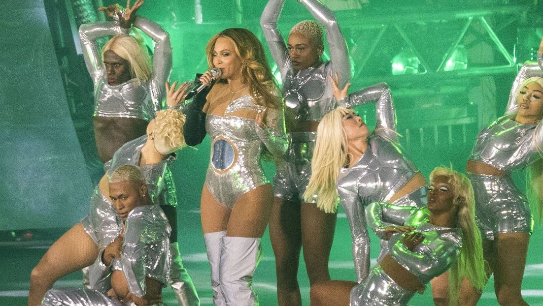 Beyoncé feiert mit&nbsp;"Renaissance World Tour" Mega-Erfolge, nun wird gemunkelt, dass es zu der Tour auch einen Kinofilm geben soll - und zwar schon sehr bald.&nbsp;&nbsp;