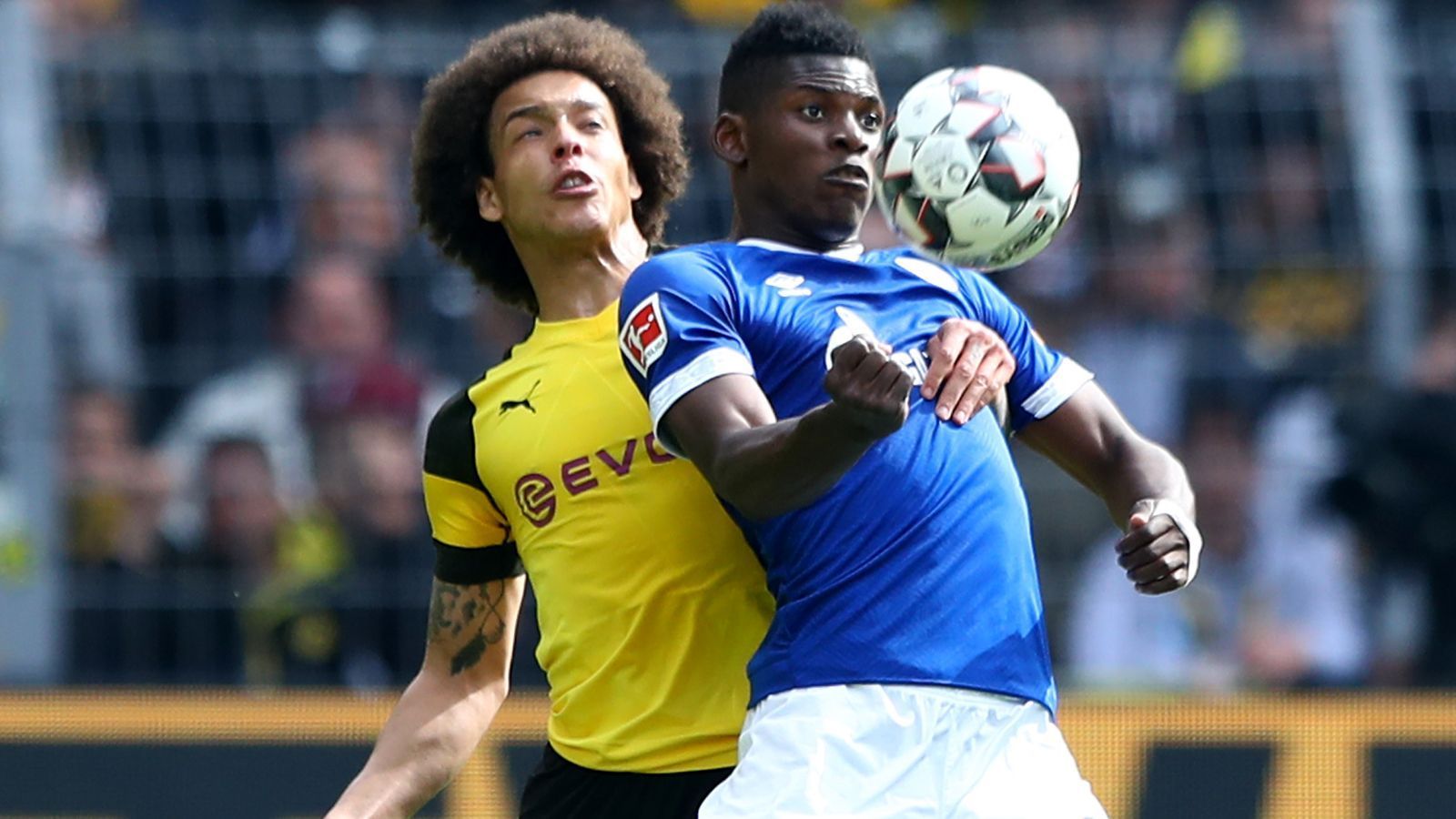 
                <strong>Breel Embolo (FC Schalke 04)</strong><br>
                Arbeitet viel für die Defensive, lässt sich weit zurückfallen, kann daher nur selten glänzen. Füllt die defensiv ausgerichtete Aufgabe aber gut aus und ist dabei trotzdem zumindest hin und wieder gefährlich mit seinen Aktionen. Belohnt sich mit dem Treffer zum 4:2. ran-Note: 3
              