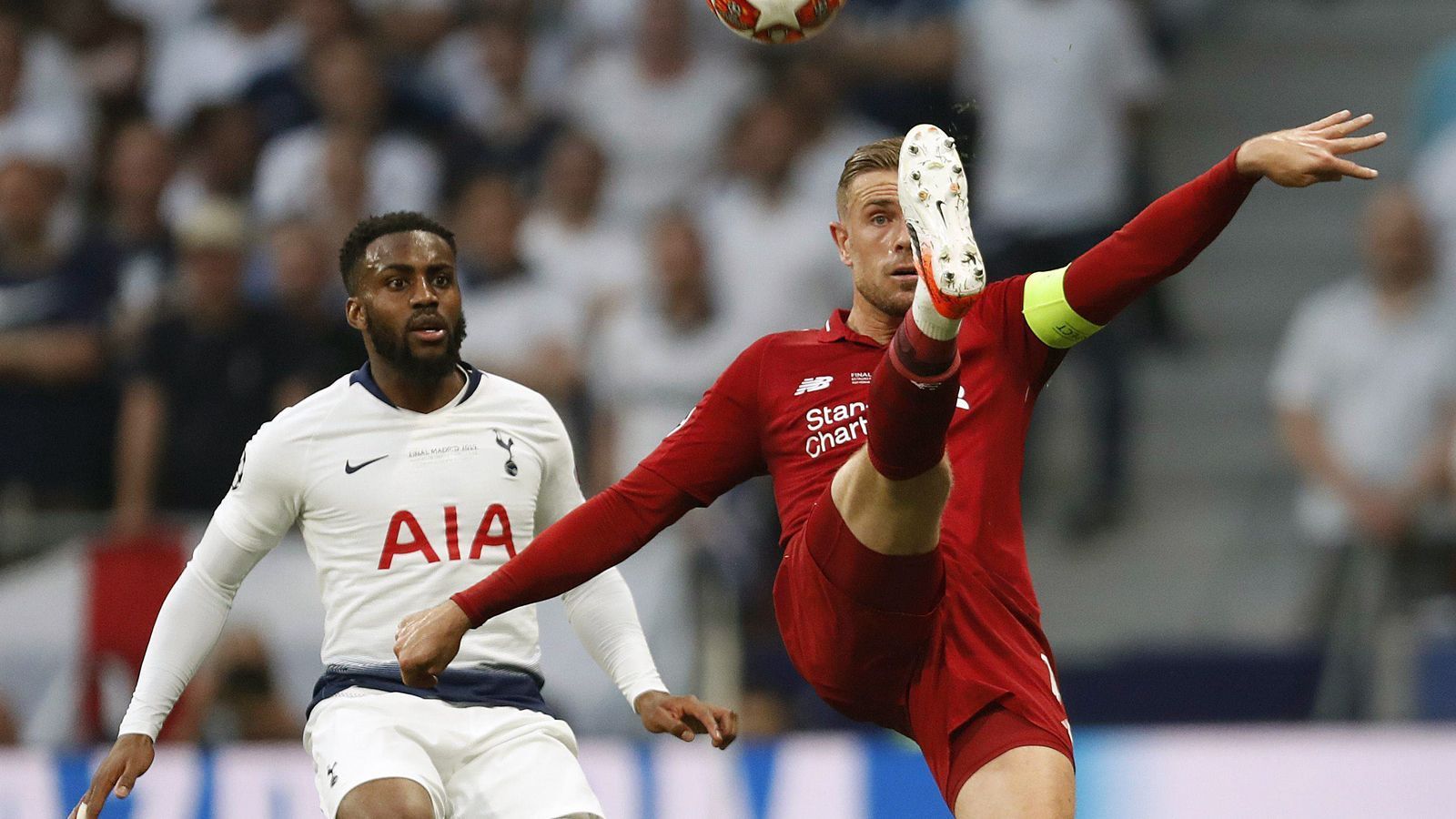 
                <strong>Jordan Henderson (FC Liverpool)</strong><br>
                Der Kapitän geht weite Wege und organisiert das Liverpooler Mittelfeldpressing zu Spielbeginn, auf das Tottenham lange keine Antwort findet. Durch die frühe Führung wie seine Kollegen mit wenig Risiko im Spiel nach vorne. ran-Note: 3
              