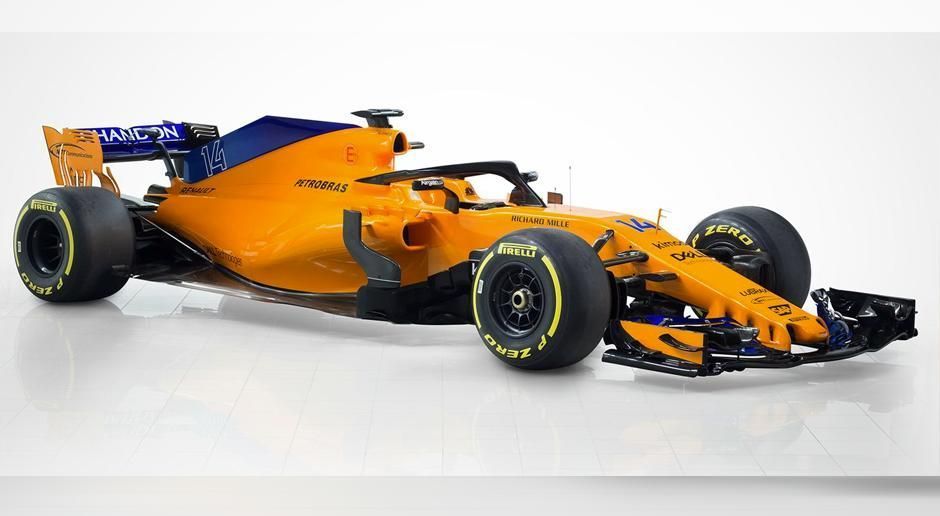 
                <strong>McLaren</strong><br>
                Ohne Honda-Motor, aber mit neuem Look! McLaren überrascht die Motorsport-Fans bei der Enthüllung des neuen MCL33 durch ein Design in einem hellen Orange. Schon in der Vorsaison ging der Rennstall mit dem Look des Wagens "back to the roots", 2017 war der Orangeton aber deutlich dunkler und diverse Elemente am Auto waren außerdem schwarz lackiert. Diese Saison kombiniert der Rennstall zum Grundton ein dunkles Blau. 
              