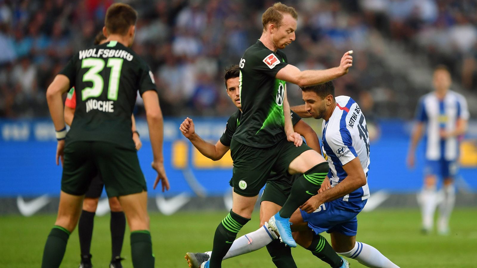 
                <strong>VfL Wolfsburg</strong><br>
                Bundesliga-Einsätze von Local Playern: 42Eingesetzte Local Player: Maximilian Arnold (li., 24 Einsätze), Robin Knoche (re., 18)
              