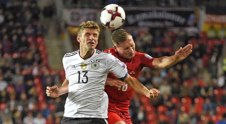 
                <strong>Thomas Müller</strong><br>
                In der Nationalmannschaft unumstritten, agiert der Kapitän aber trotzdem unglücklich. Kommt nicht wirklich ins Spiel, kann kaum Akzente setzen. Zu selten zielstrebig genug, wirkt nicht so spielfreudig wie sonst. ran-Note: 4
              