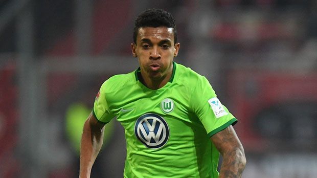 
                <strong>Luiz Gustavo - Wolfsburg</strong><br>
                Luiz Gustavo wollte auch bereits im Sommer zu Inter Mailand wechseln - und durfte nicht. Jetzt stehen die Vorzeichen auf Abschied. Dem Brasilianer wird fehlende Motivation vorgeworfen.
              