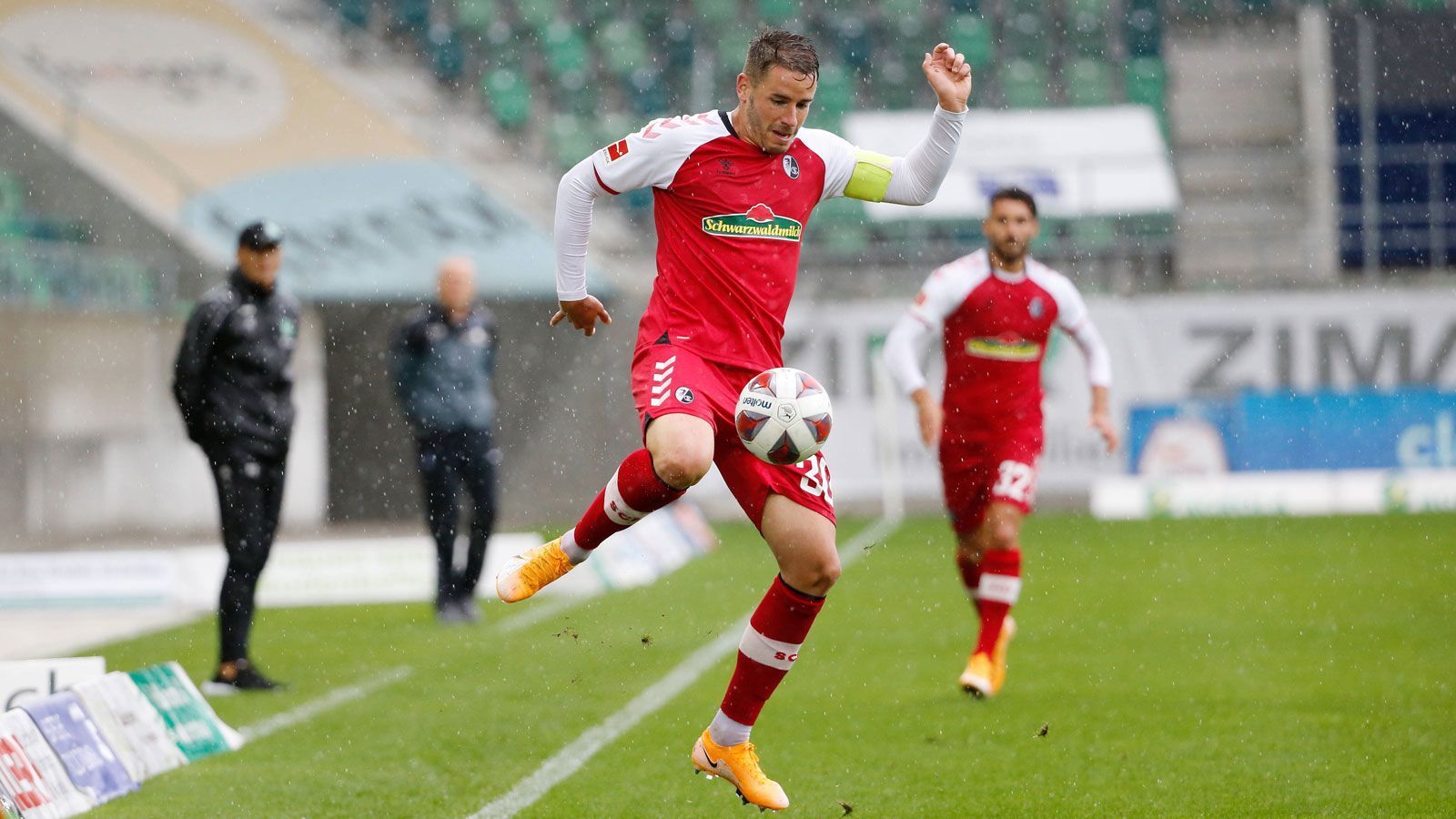 
                <strong>SC Freiburg</strong><br>
                Kapitän: Christian GünterPosition: AußenverteidigerIm Verein seit: 2006 (Debüt in der ersten Mannschaft: 2012)
              