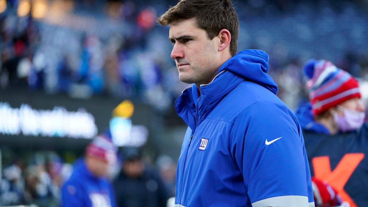 Syndication: The Record, New York Giants quarterback Daniel Jones walks off the field after the Giants lose to the Dallas Cowboys, 21-6, on Sunday, Dec. 19, 2021, in East Rutherford. Nyg Vs Dal, 19...