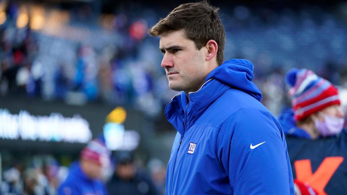 Syndication: The Record, New York Giants quarterback Daniel Jones walks off the field after the Giants lose to the Dallas Cowboys, 21-6, on Sunday, Dec. 19, 2021, in East Rutherford. Nyg Vs Dal, 19...