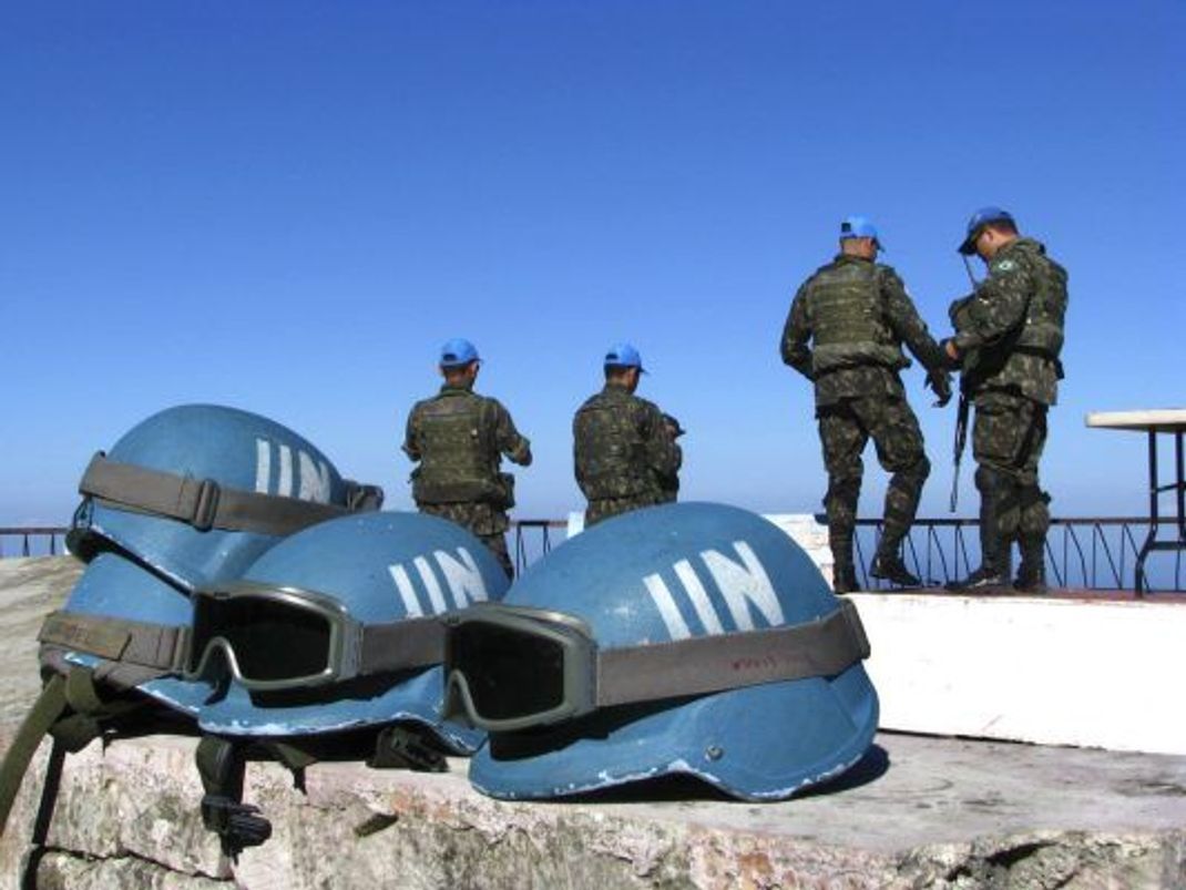 Wegen ihrer besonderen Kopfbedeckung werden UN-Friedenstruppen auch als Blauhelm-Soldaten bezeichnet.