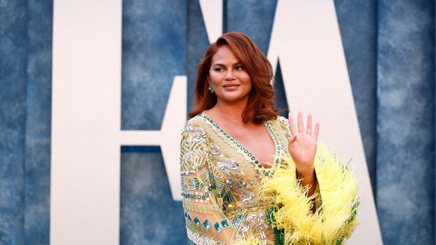 Chrissy Teigen bei der Vanity Fair Oscar-Party während der 95. Academy Awards / HP1EJ3D05BA3F