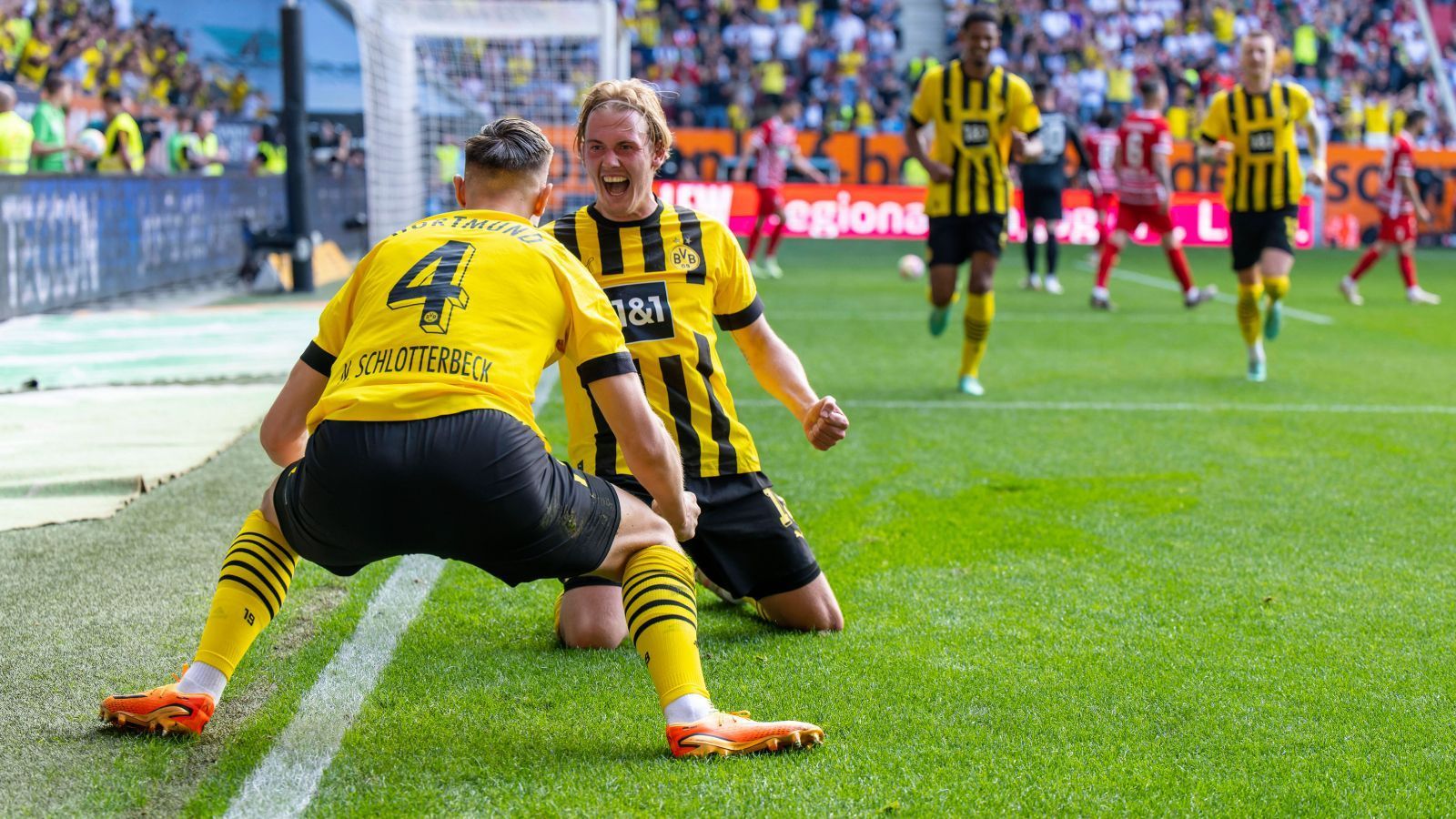 
                <strong>Mai 2023: Brandt freut sich auf das Finale</strong><br>
                Mit dem 3:0-Sieg tags darauf beim FC Augsburg erobert Borussia Dortmund also erneut die Tabellenspitze. Womöglich der letzte Führungswechsel in der Bundesliga, es steht ja nur noch ein Spiel an. Der BVB empfängt zuletzt ein desolates Mainz 05, die Bayern reisen zu formstarken Kölnern. Bereits direkt nach dem Spiel in Augsburg weiß Torschütze Julian Brandt: "Die Stadt wird eine Woche lang brennen."
              