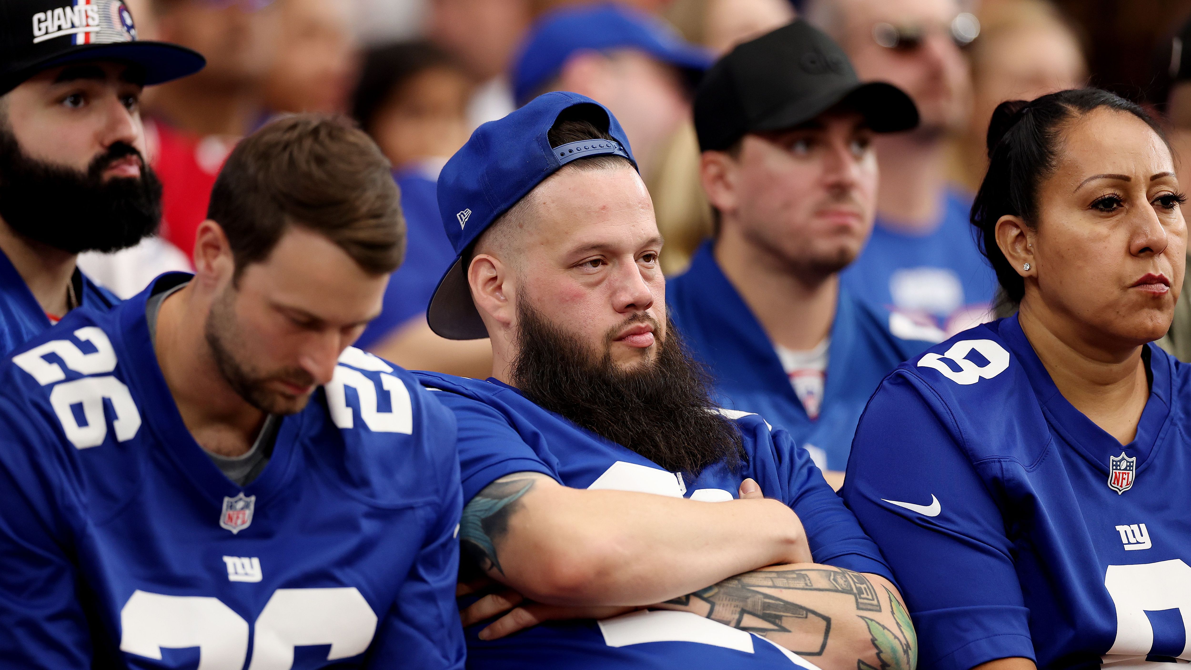 <strong>Verlierer: Die Fans der New York Giants</strong><br>Stattdessen ist die Realität, dass man in Overtime mit 10:13 gegen die New York Jets verliert und dabei -9 Passing Yards ansammelt. Wir fragen uns noch immer, wie man das eigentlich macht. Wären die Giants gar nicht angetreten, hätten sie mehr Passing Yards gehabt. Für Woche neun eine valide Option für manche Giants-Fans...