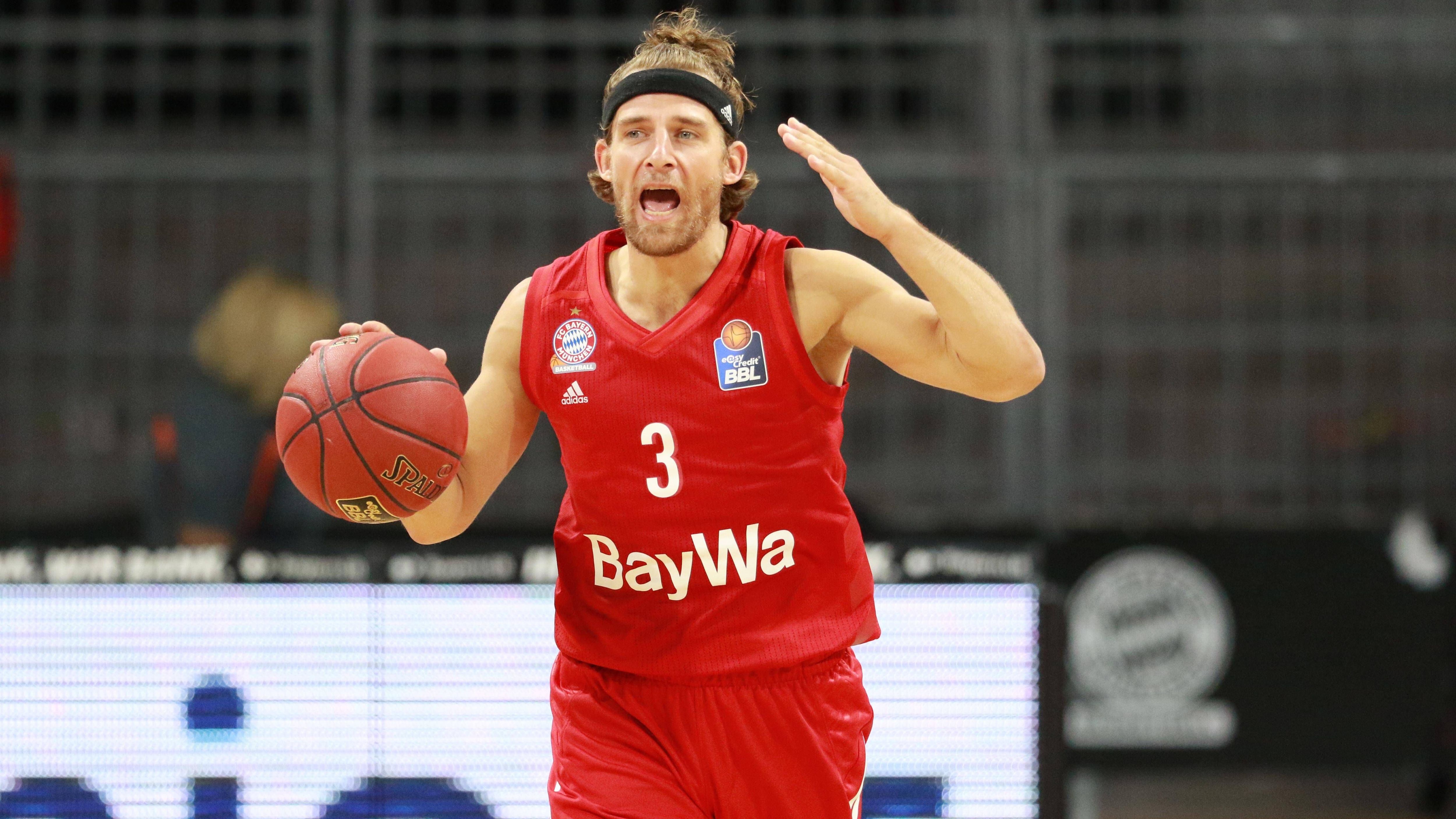 <strong>Diese Schauspieler waren früher Sportler</strong><br>Als Basketballer wurde Heiko Schaffartzik unter anderem mit ALBA Berlin und dem FC Bayern Meister. Zudem konnte er sich über zwei Pokalsiege freuen und für die deutsche Nationalmannschaft glänzen. Nach seinem Karriereende 2020 hat er inzwischen eine zweite Laufbahn gestartet, so ist er mittlerweile als Schauspieler aktiv.&nbsp;