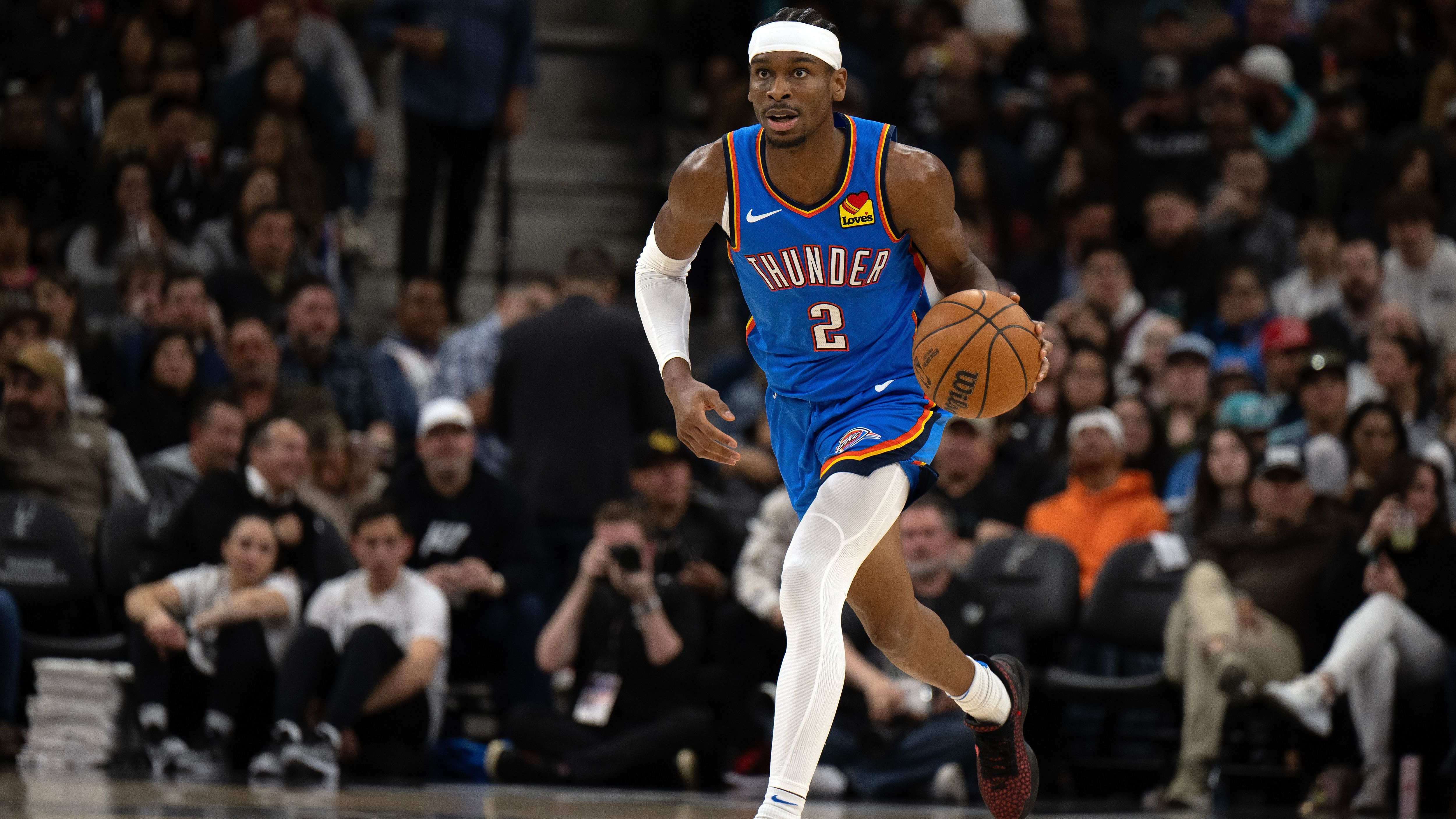 <strong>Platz 4 -&nbsp;Oklahoma City Thunder (zuvor Rang 4, 41:18)</strong> <br>Die Thunder bleiben stabil. Eigentlich sollte es keinen überraschen, trotzdem tut es das in gewisser Weise. Nach sechs Siegen in Serie (alle Blowouts) gab es nun den kleinen Schocker beim Kellerkind aus San Antonio. Interessant: Zuletzt startete Joe für Giddey die 2. Halbzeit gegen die Clippers. Durchaus ein Modell, dass wir häufiger sehen könnten.