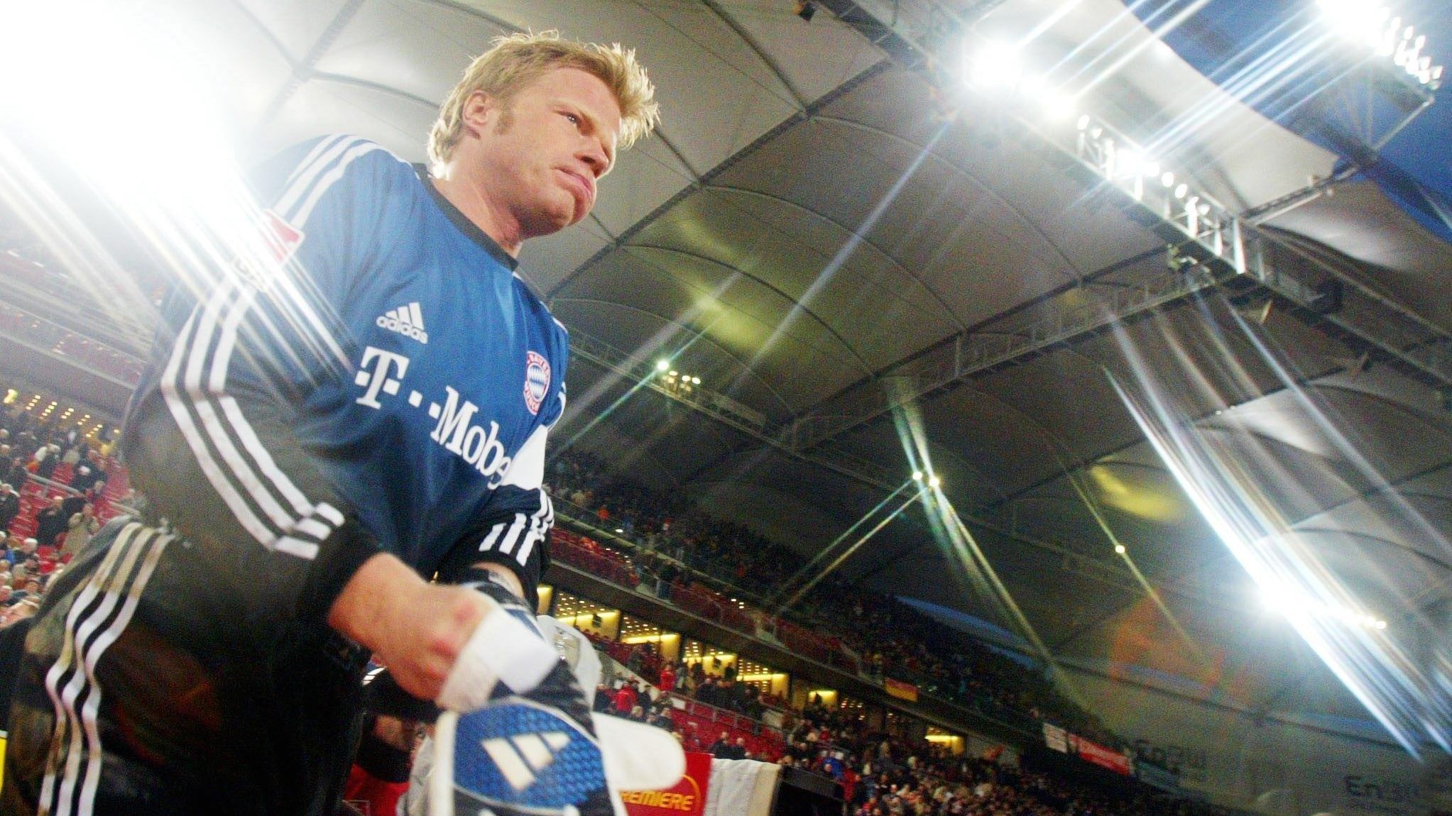 <strong>2. Oliver Kahn</strong><br>Der Titan. Startete seine Karriere 1987 in Karlsruhe. Prägte von 1994 bis 2008 bei den Bayern eine Ära, wurde unter anderem achtmal Meister, CL-Sieger und Weltpokalsieger, außerdem dreimal Welttorhüter. Dazu mit dem DFB-Team 2002 Vize-Weltmeister. 2006 WM-Dritter, aber nur als Nummer zwei hinter Jens Lehmann.