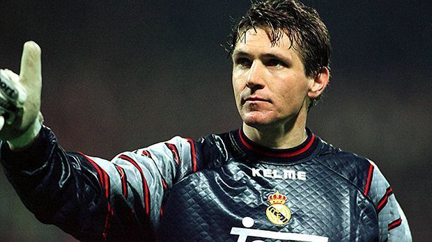 
                <strong>Tor: Bodo Illgner</strong><br>
                Tor: Bodo Illgner. Iker Casillas wählt den Deutschen Bodo Illgner zum besten Torwart der "Königlichen". Bei Real spielte der Ex-Kölner Illgner von 1996 bis 2001. In dieser Zeit wurde er zwei Mal spanischer Meister und einmal Champions-League-Sieger.
              
