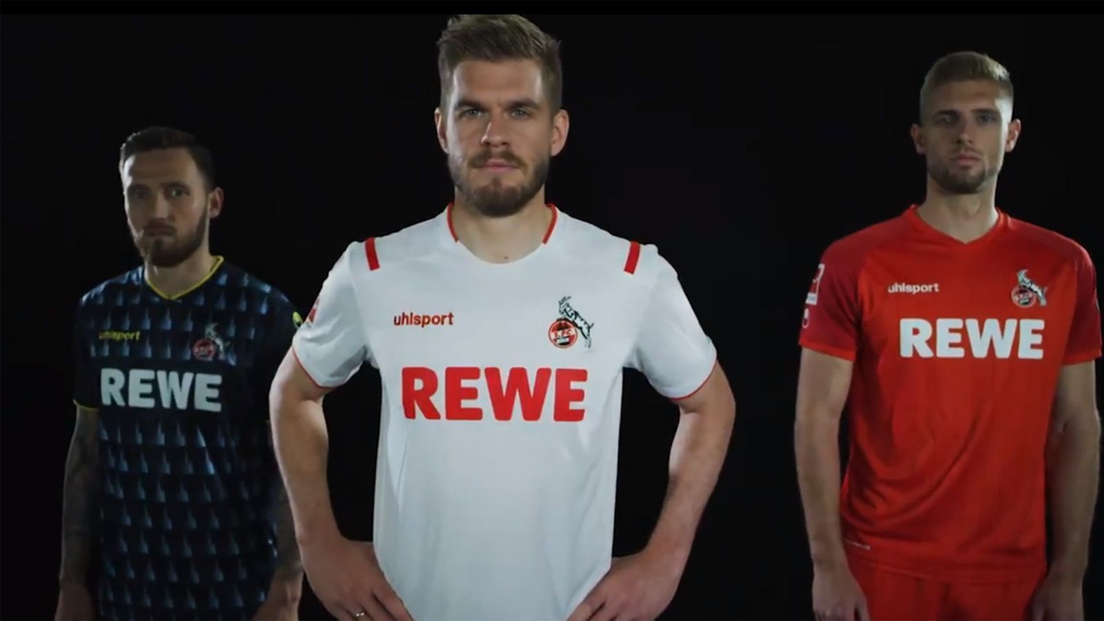 
                <strong>1. FC Köln</strong><br>
                Gleich drei neue Trikots hat der 1. FC Köln vorgestellt. Dabei ist das Heimtrikot sehr ähnlich zu dem aus der vergangenen Saison. Ganz in weiß gehalten, mit roten Akzenten ähnelt die Uniform an die Spielzeit 2018/2019, als der Klub die Zweitliga-Meisterschaft gewann und wieder in die Bundesliga aufstieg. Die größte Neuerung ist das blaue Ausweichtrikot, welches den berühmten Kölner Dom als Silhouette aufgenäht hat. "Zu Hause Weiß, auswärts Rot und zum Ausweichen ein besonderer Akzent", sagt der Kölner Geschäftsführer Alexander Wehrle in Anlehnung an die neuen Uniformen. 
              