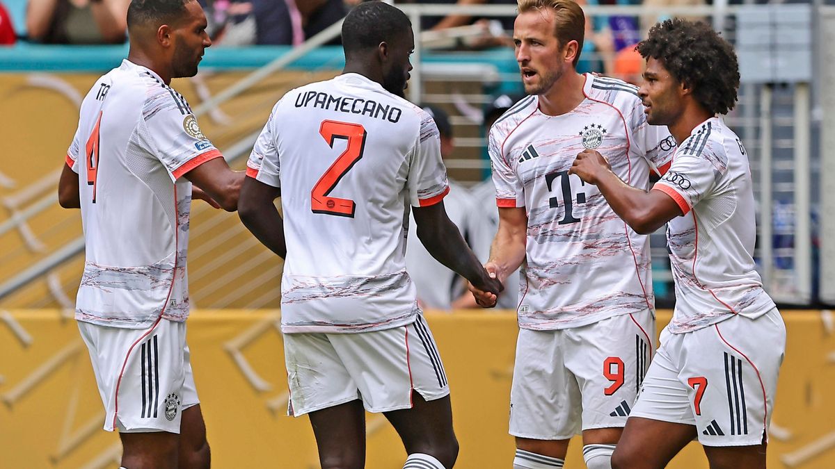 29.06.2025, FIFA Club World Cup 2025, Achtelfinale, CR Flamengo Rio de Janeiro - FC Bayern München, im Hard Rock Stadium (Miami Gardens, FL), Torjubel Harry Kane (2.v.re, FC Bayern München). mit Jo...