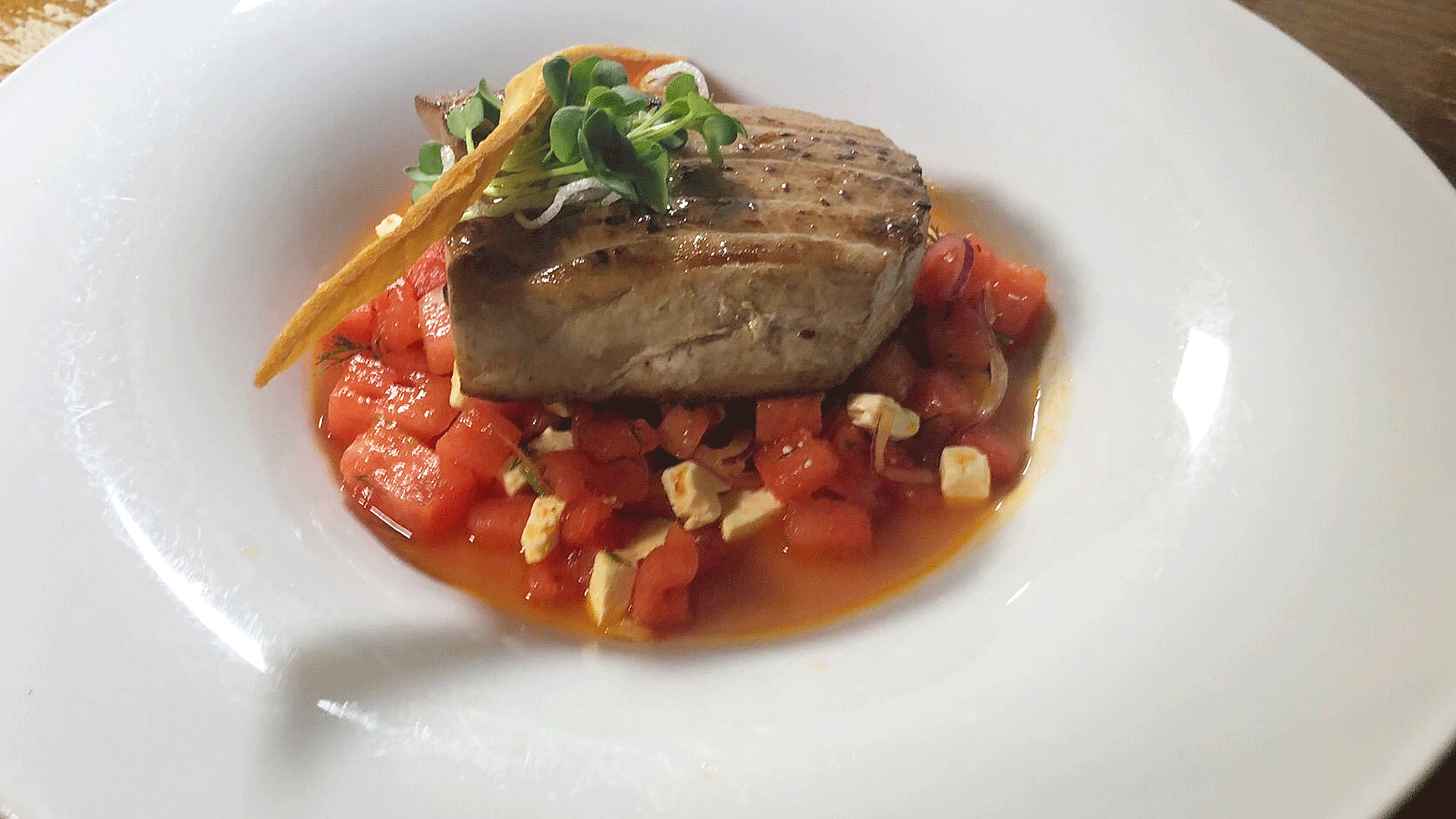 Thunfischsteak Mit Wassermelonen-Feta Salat