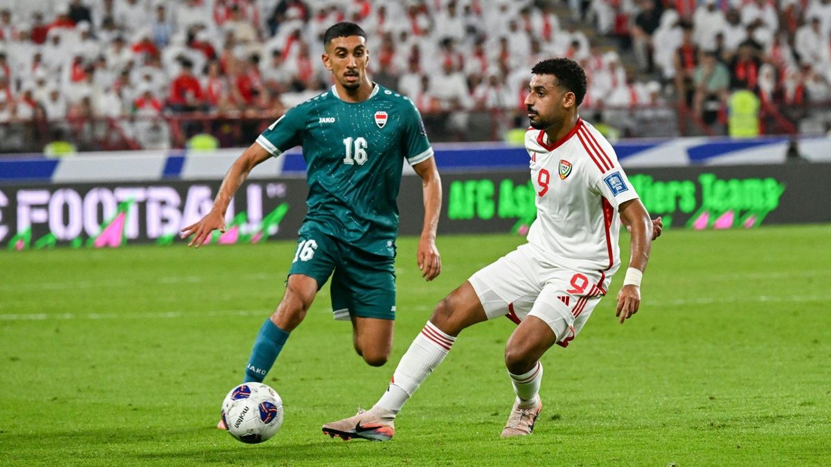 Amir Al-Ammari (l.) beim Hinspiel in Abu Dhabi