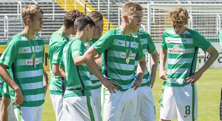 
                <strong>Platz 7: SV Werder Bremen - 4 Punkte</strong><br>
                Drei Nachwuchsteams des SV Werder gewannen seit 2013 die Junioren-Bundesligastaffel Nord/Nordost, keines davon konnte am Ende den Titel gewinnen. Die U17 schaffte es in der abgelaufenen Saison immerhin bis ins Finale um die Deutsche Meisterschaft. Dort war mit 0:2 gegen den FC Bayern Endstation.U19: Halbfinale 2016 (1 Punkt) + U17: Finale 2017, Halbfinale 2013 (3 Punkte) = 4 Gesamtpunkte
              