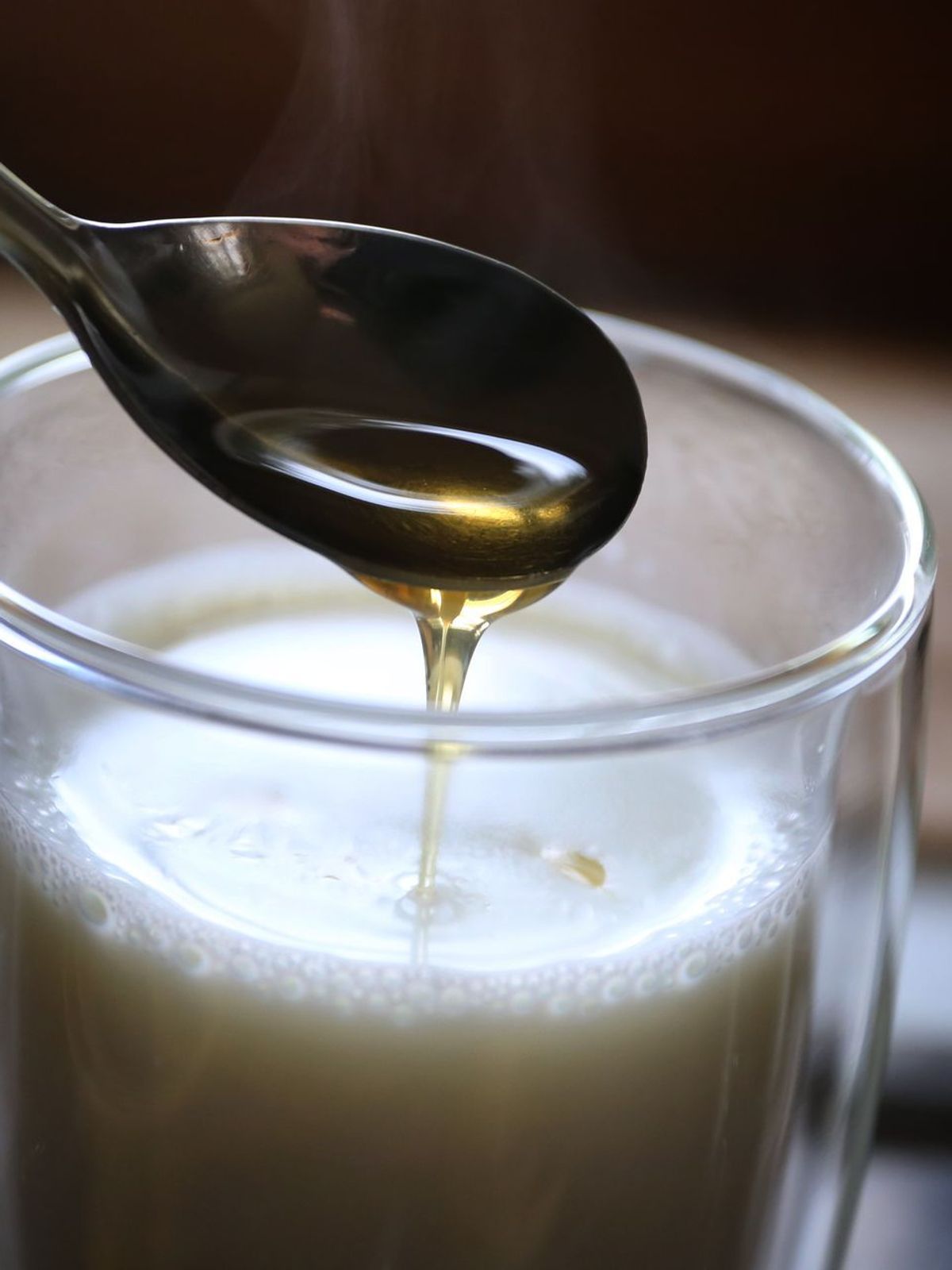 Heiße Milch mit Honig