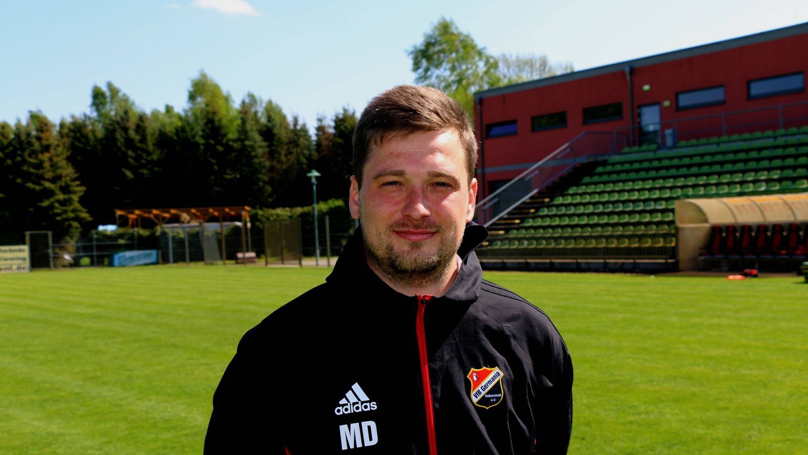 
                <strong>Germania Halberstadt (Regionalliga Nordost)  </strong><br>
                Der Sieger des Verbandspokals Sachsen-Anhalt kann sich mit Union Berlin auf einen Bundesligisten als Gegner freuen. Die "Eisernen" will Halberstadts Trainer Maximilian Dentz eine Woche vor deren Bundesliga-Premiere noch ordentlich den Saisonstart vermasseln. Pokalluft konnten die Halberstädter erstmals vor zwei Jahren schnuppern, als der Verein der 40.000-Einwohner-Stadt denkbar knapp mit 1:2 am SC Freiburg scheiterte. Mit Bundesligist Union ist auch beim zweiten DFB-Pokalauftritt am Sonntag volles Haus im Friedensstadion garantiert.   
              