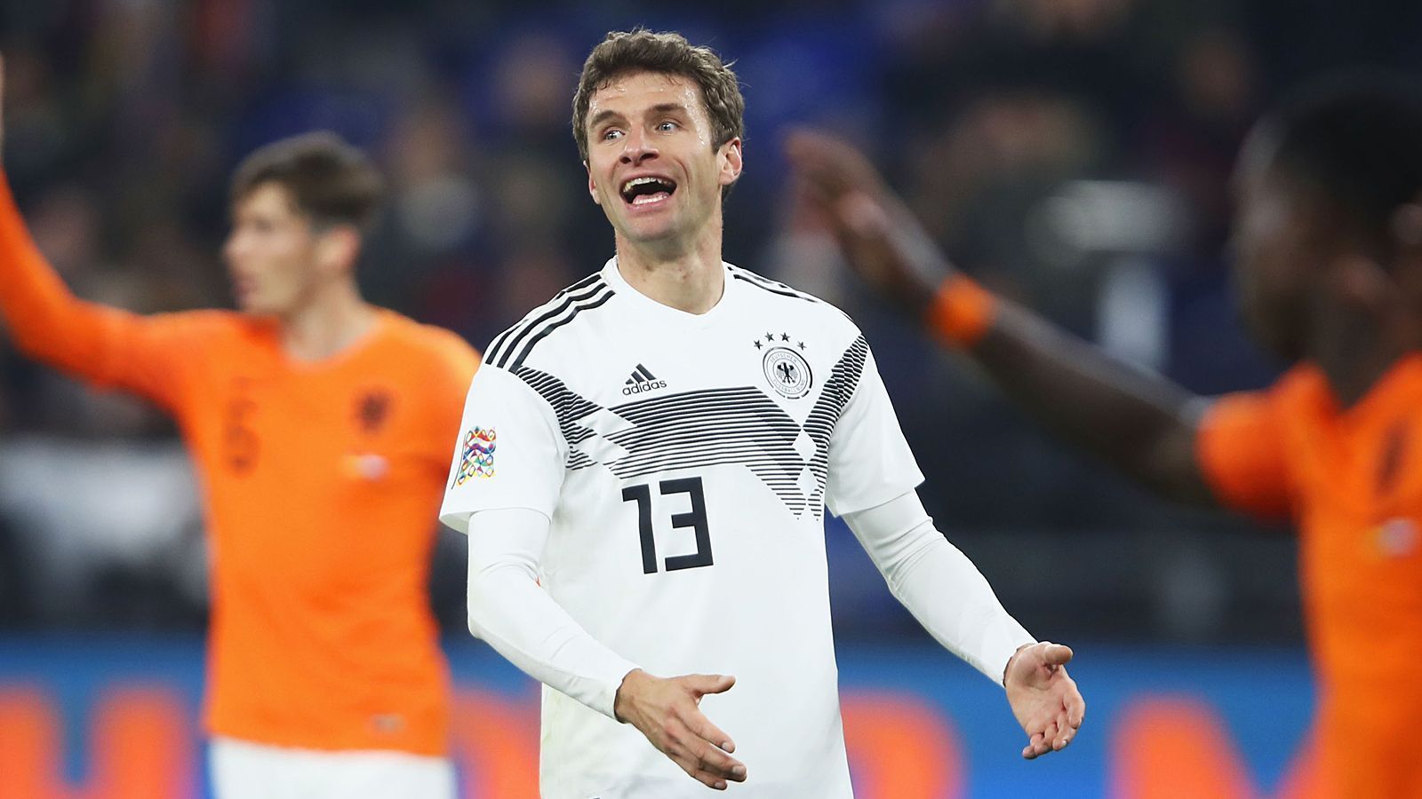 
                <strong>Thomas Müller</strong><br>
                Wird in der 67. Minute von Joachim Löw zum Jubilar gemacht. Kann in seinem 100. Länderspiel noch ein-, zweimal sein Offensivpotenzial aufzeigen, aber das Unentschieden nicht verhindern. ran-Note: 3
              