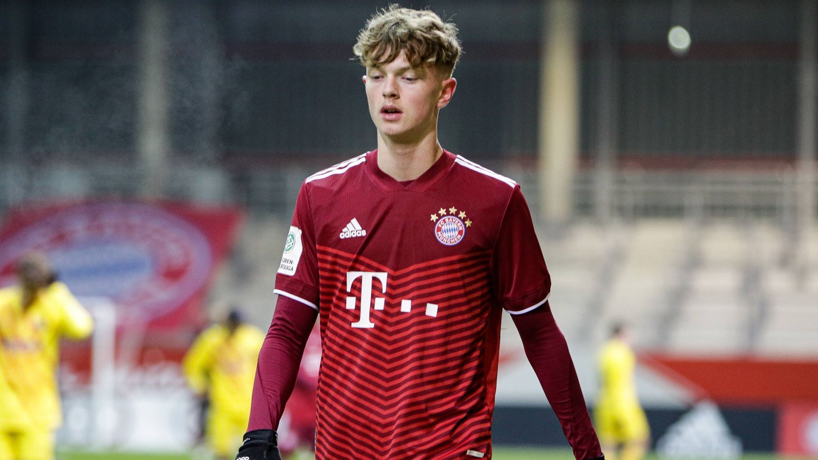 
                <strong>Paul Wanner</strong><br>
                Feiert mit zarten 16 Jahren sein Bundesliga-Debüt und kommt für Roca. Rückt auf rechts offensiv. Mit starkem Pass in die Tiefe auf Müller (83.). ran-Note: ohne Bewertung 
              