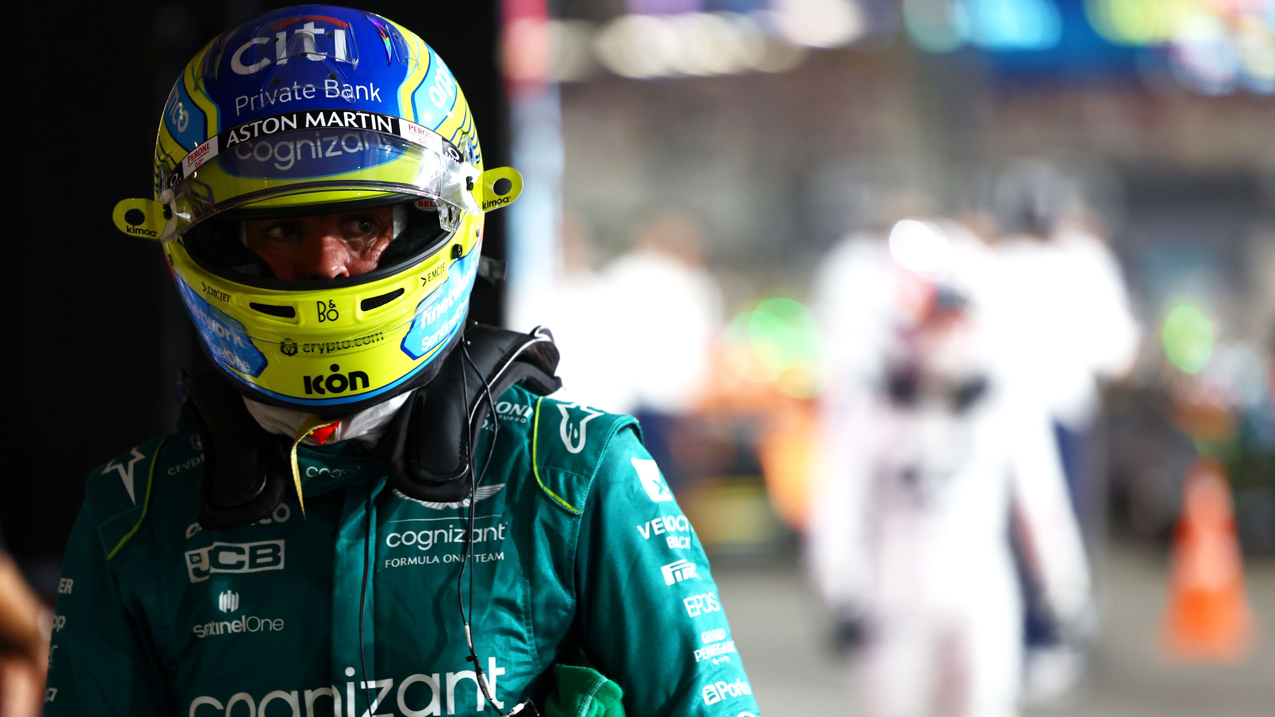 <strong>Fernando Alonso (derzeit Aston Martin)</strong><br>Aston Martin gehörte 2023 zu den Überraschungen des Feldes, doch WM-Chancen dürfte er dort keine haben. Mercedes wiederum würde ihm diese Gelegenheit eher bieten. Die Silberpfeile ihrerseits würden das fahrerische Topniveau bei beiden Fahrern behalten. Dazu passt: Vertraglich ist Alonso derzeit nur bis Ende 2024 gebunden ...