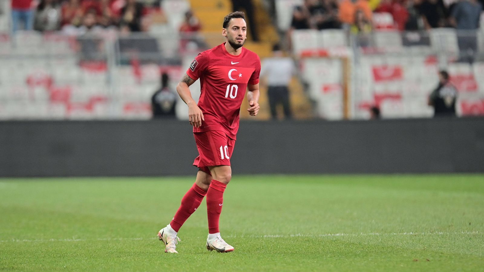 
                <strong>Hakan Calhanoglu (Türkei)</strong><br>
                Klub: Inter MailandLänderspiele: 66Tore: 14 Assists: 13Gegner Halbfinale/Finale: Portugal/Sieger Italien - Nordmazedonien
              