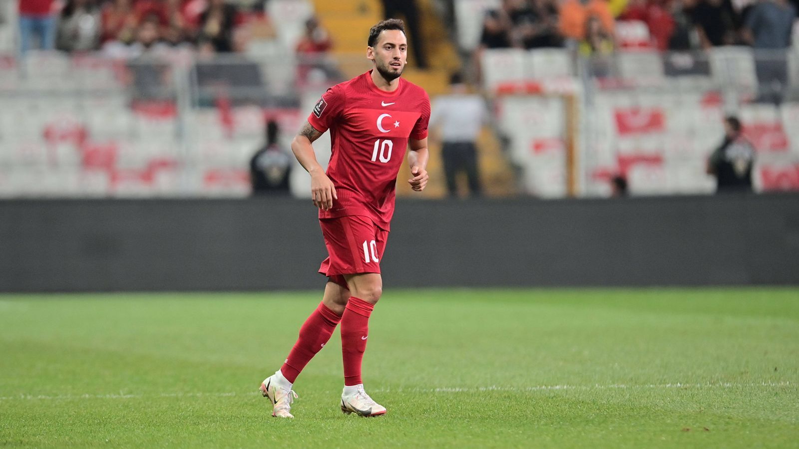 
                <strong>Hakan Calhanoglu (Türkei)</strong><br>
                Klub: Inter MailandLänderspiele: 66Tore: 14 Assists: 13Gegner Halbfinale/Finale: Portugal/Sieger Italien - Nordmazedonien
              