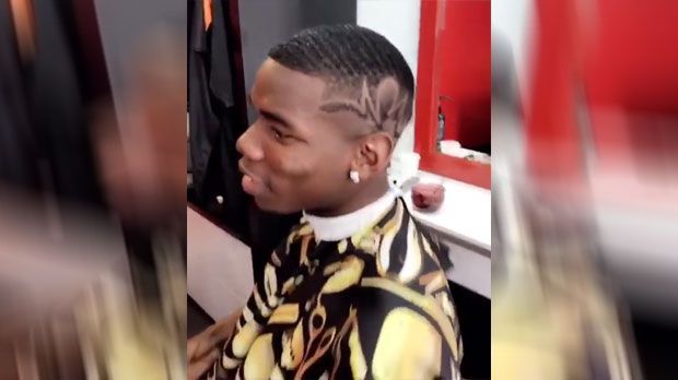 
                <strong>Paul Pogba Oktober 2016</strong><br>
                Oktober 2016: Er hat es schon wieder getan! Auf Instagram "überrascht" Paul Pogba mit einem Video seines neuen Haarschnitts. Und natürlich ist es nicht wieder nur irgendeine Frisur - der Franzose entschied sich dieses Mal für den "Emoji-Look" ...
              