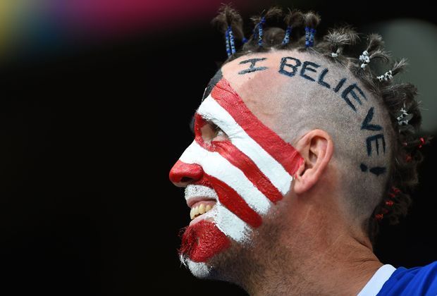 
                <strong>Verrückt, sexy, skurril: Fans in Brasilien</strong><br>
                Die USA ist im WM-Fieber. Plötzlich träumen die Fans vom ersten Titel. 
              