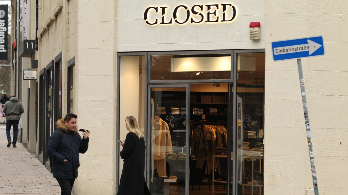 Die Hamburger Modekette Closed muss Insolvenz anmelden, der Betrieb geht aber weiter.