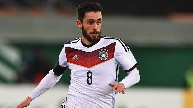 
                <strong>Yunus Malli (1. FSV Mainz 05)</strong><br>
                Yunus Malli: Im offensiven Mittelfeld vom 1. FSV Mainz 05 ist der Deutsch-Türke aktuell einer der Stärksten. Malli, der in diesem Jahr für die deutsche U21 auflief, soll ein Angebot des Türkischen Teams haben. "Es ist noch nichts entschieden", sagte der 23-Jährige.
              