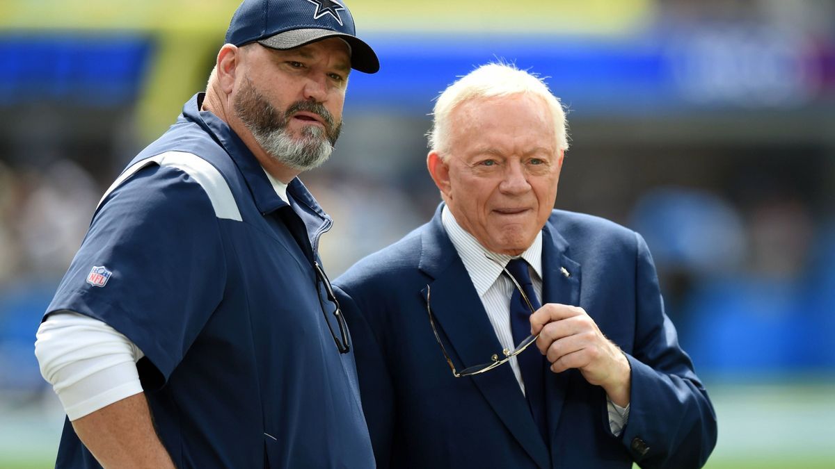 INGLEWOOD, CA - SEPTEMBER 19: Cowboys head coach Mike McCarthy and Cowboys owner Jerry Jones talk on the field during an NFL, American Football Herren, USA game between the Dallas Cowboys and the L...