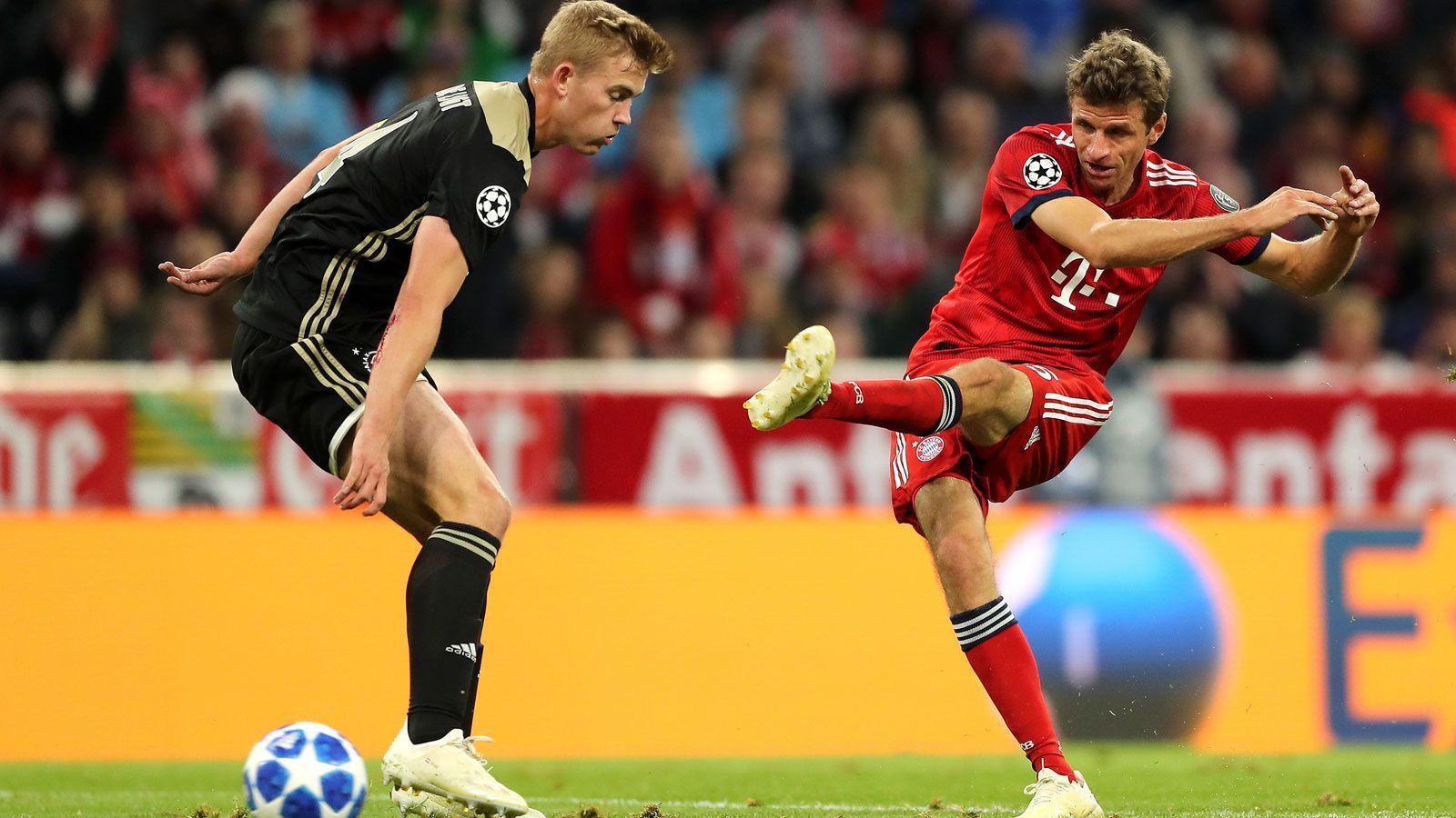 
                <strong>Thomas Müller</strong><br>
                Auch Müller mit einem guten Start in die Partie, ist mit zunehmender Spieldauer in der ersten Halbzeit aber immer wirkungsloser. Dazu auch sehr glücklos. Ein Spiel zum Vergessen. ran-Note: 5
              